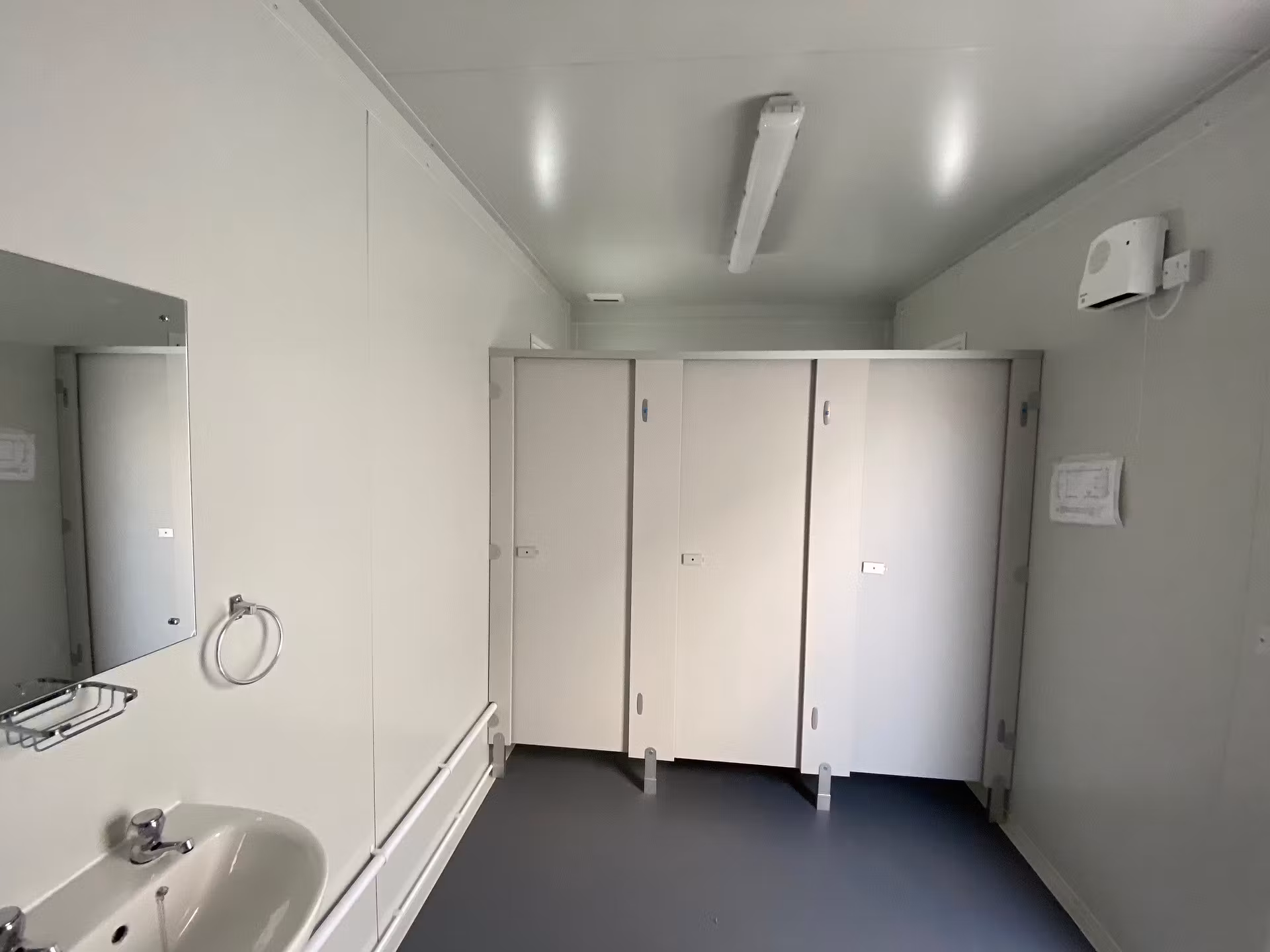 20×8 3+1 toilet unit – 3x gents & 1x ladies thumbnail 4