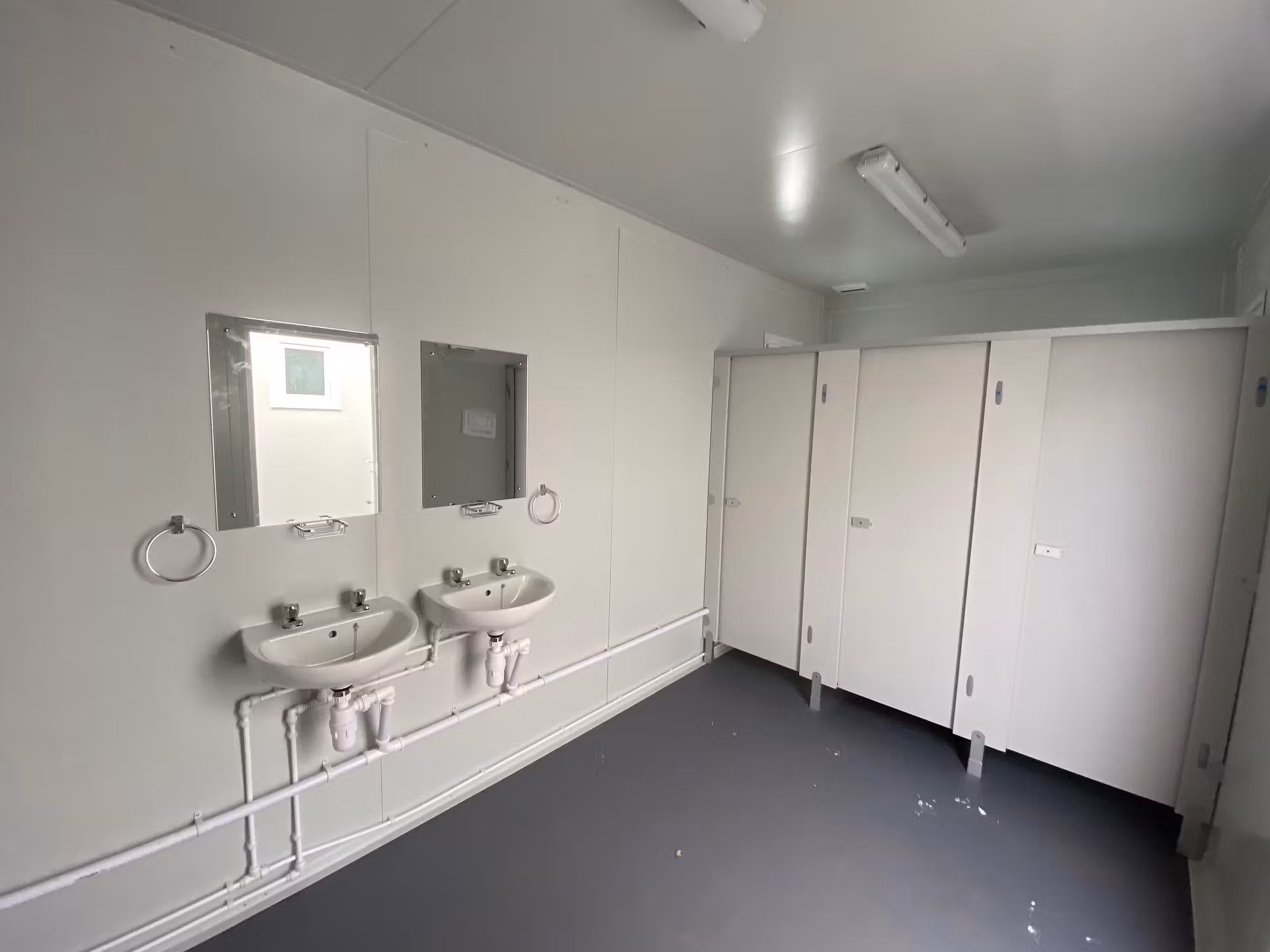 20×8 3+1 toilet unit – 3x gents & 1x ladies