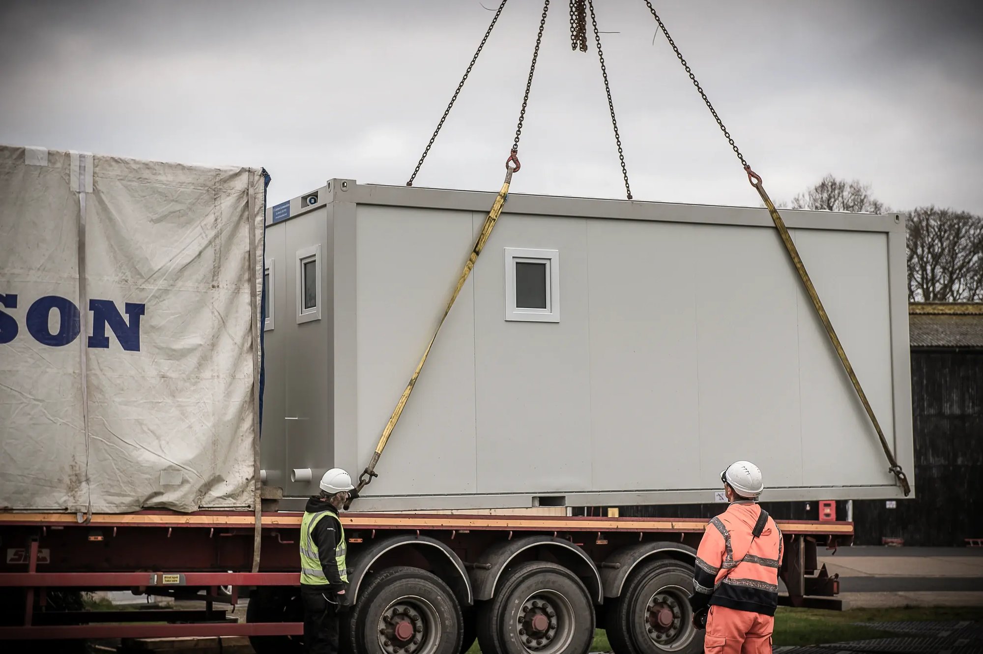 tf-jackson-about-worker-unloads-modular-building-frm-truck