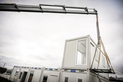 tf-jackson-construction-large-modular-building-installed-by-crane-in-multi-storey-complex