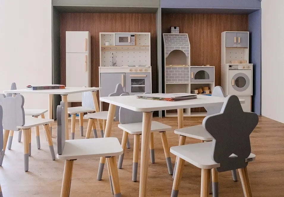 tf-jackson-education-modular-classroom-with-desks
