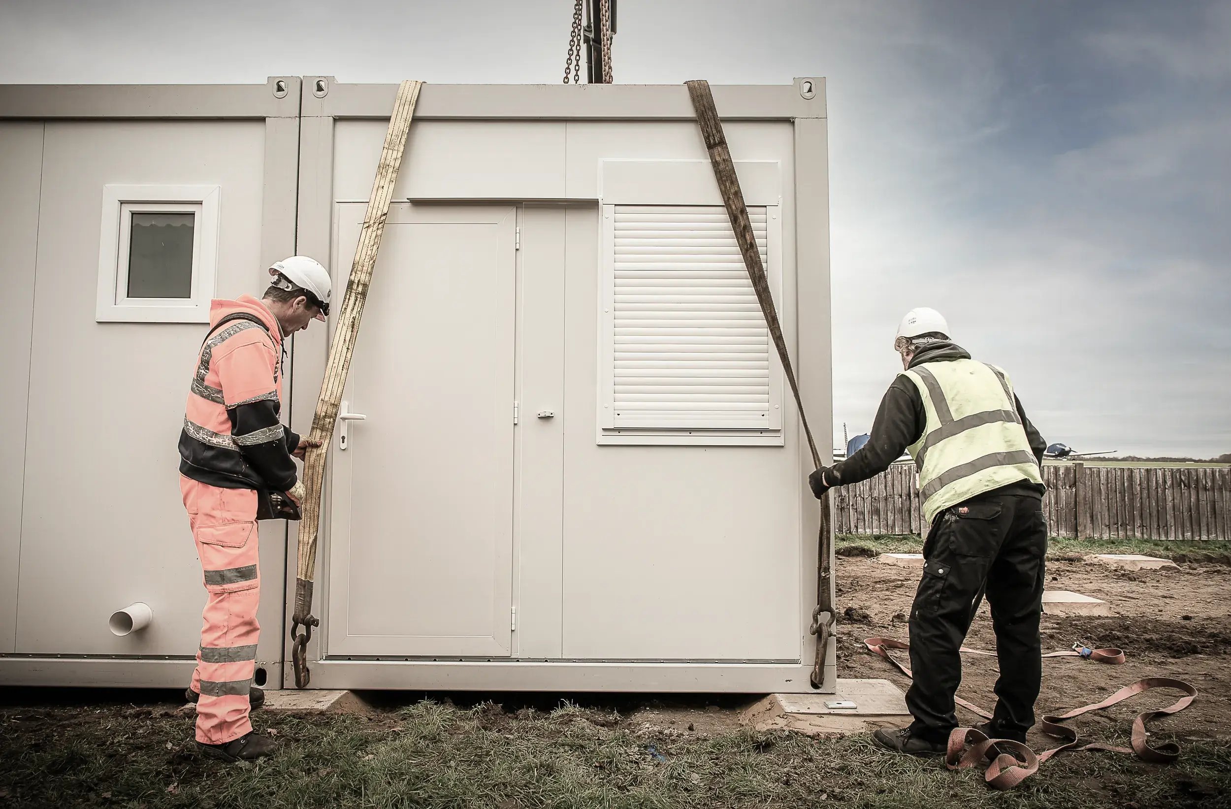 tf-jackson-portable-and-modular-buildings-project-delivery-workers-guide-unit-during-install