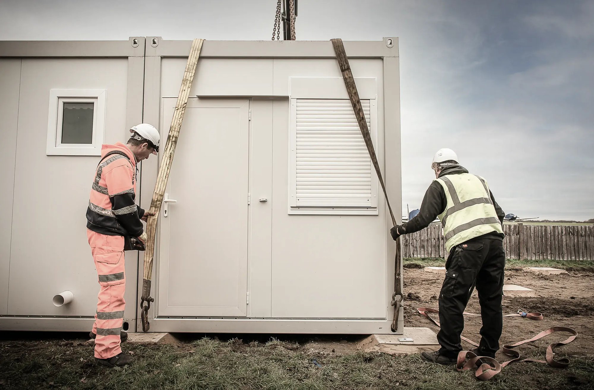 tf-jackson-portable-and-modular-buildings-project-delivery-workers-guide-unit-during-install