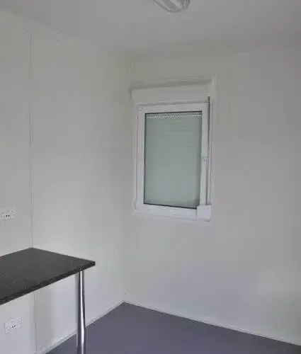 20×8 unit with separate toilet, shower and kitchen areas thumbnail 3